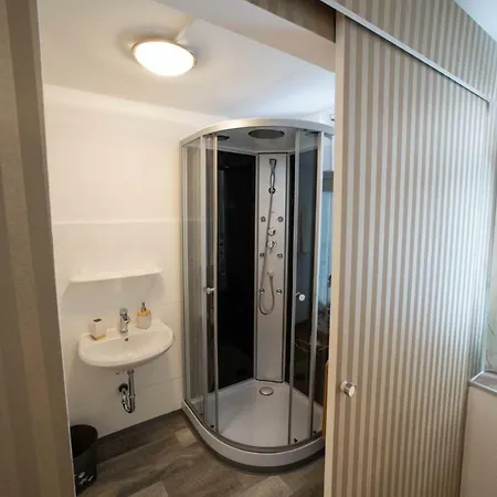 Neu Sanierte Ferienwohnung *im Erdgeschoss Zentralgelegen* Lejlighed
