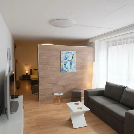 Neu Sanierte Ferienwohnung *im Erdgeschoss Zentralgelegen*